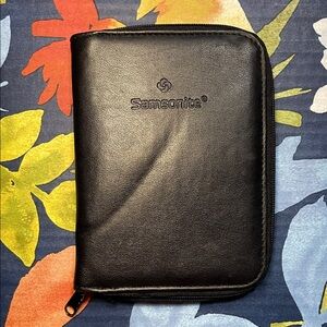 Samsonite Black Leather Passport/Travel Wallet
